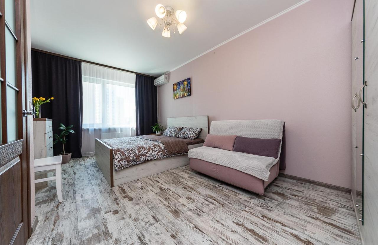 1-Ком Квартира В Новом Доме Возле Метро Осокорки Kiev Exterior foto